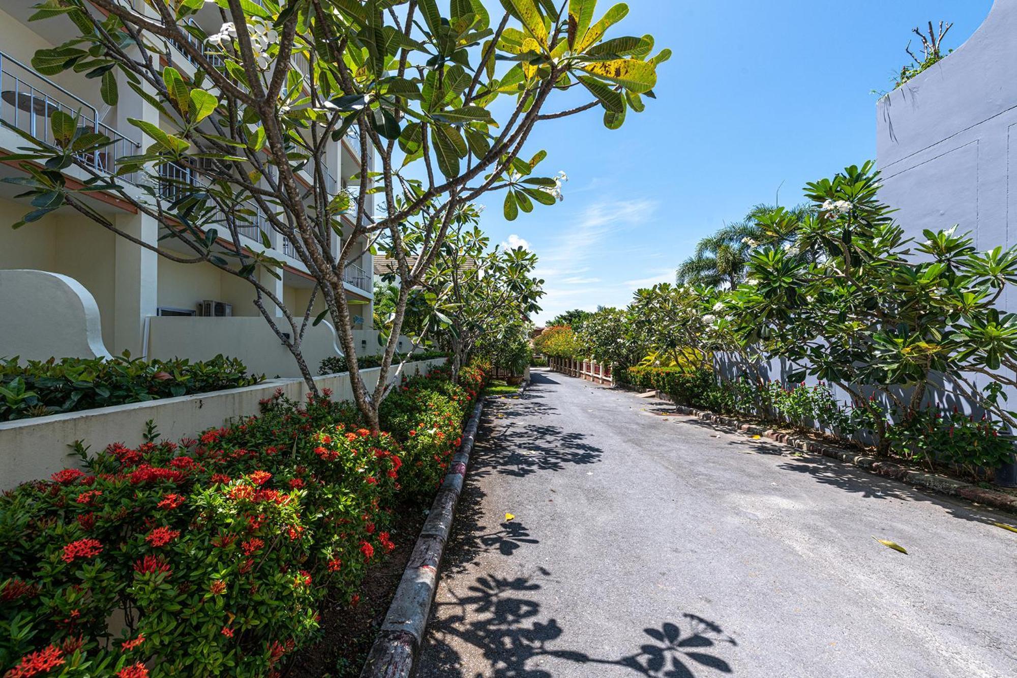 Blue Beach Grand Resort And Spa In Chalong Phuket By Dayuu Ban Saiyuan Dış mekan fotoğraf