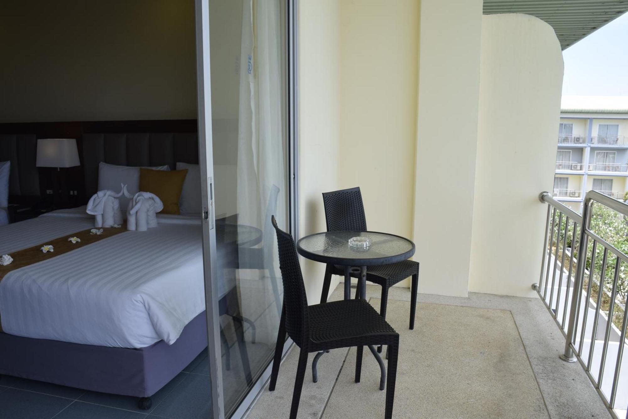 Blue Beach Grand Resort And Spa In Chalong Phuket By Dayuu Ban Saiyuan Dış mekan fotoğraf