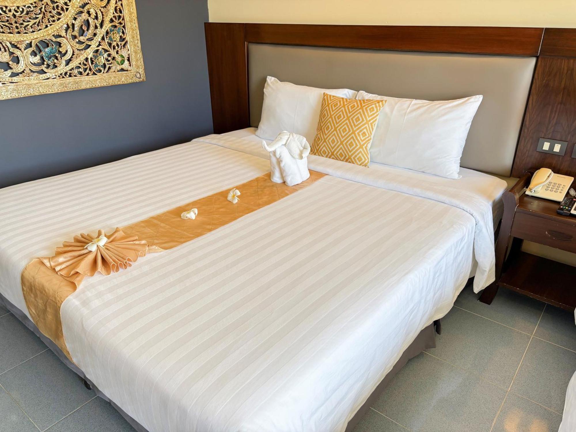 Blue Beach Grand Resort And Spa In Chalong Phuket By Dayuu Ban Saiyuan Dış mekan fotoğraf